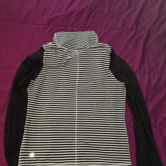 Lululemon long sleeve turtleneck sweater - Picture 6 of 14